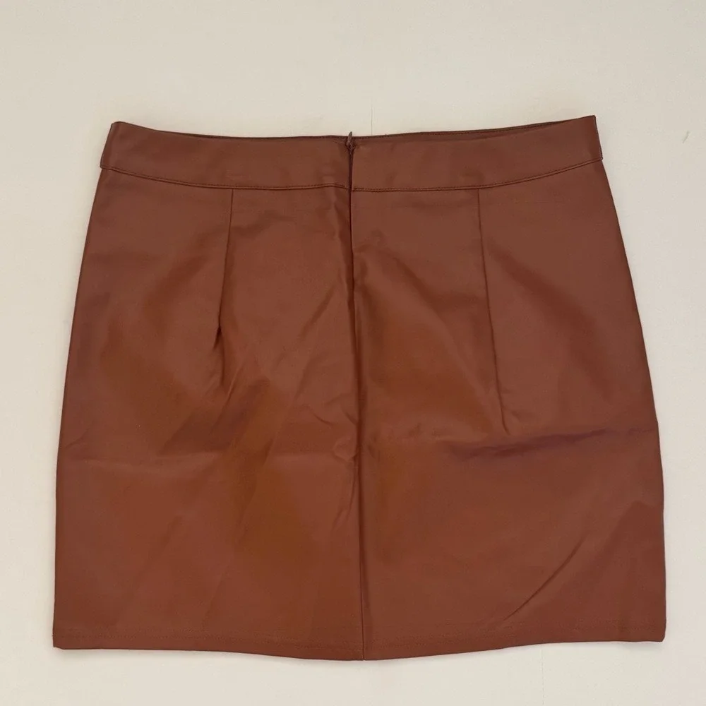 Lulus Corte Vegan Leather Mini Short‎ Skirt w/Slit, Chestnut Brown, Size M, NWT